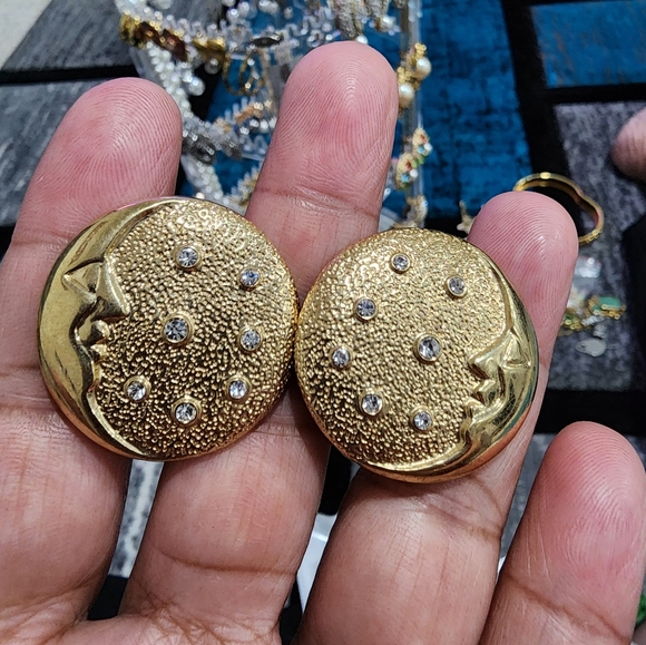 Earrings and brooch - Picture 2 of 4